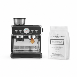 Bean to cup coffee machine with coffee beans bag